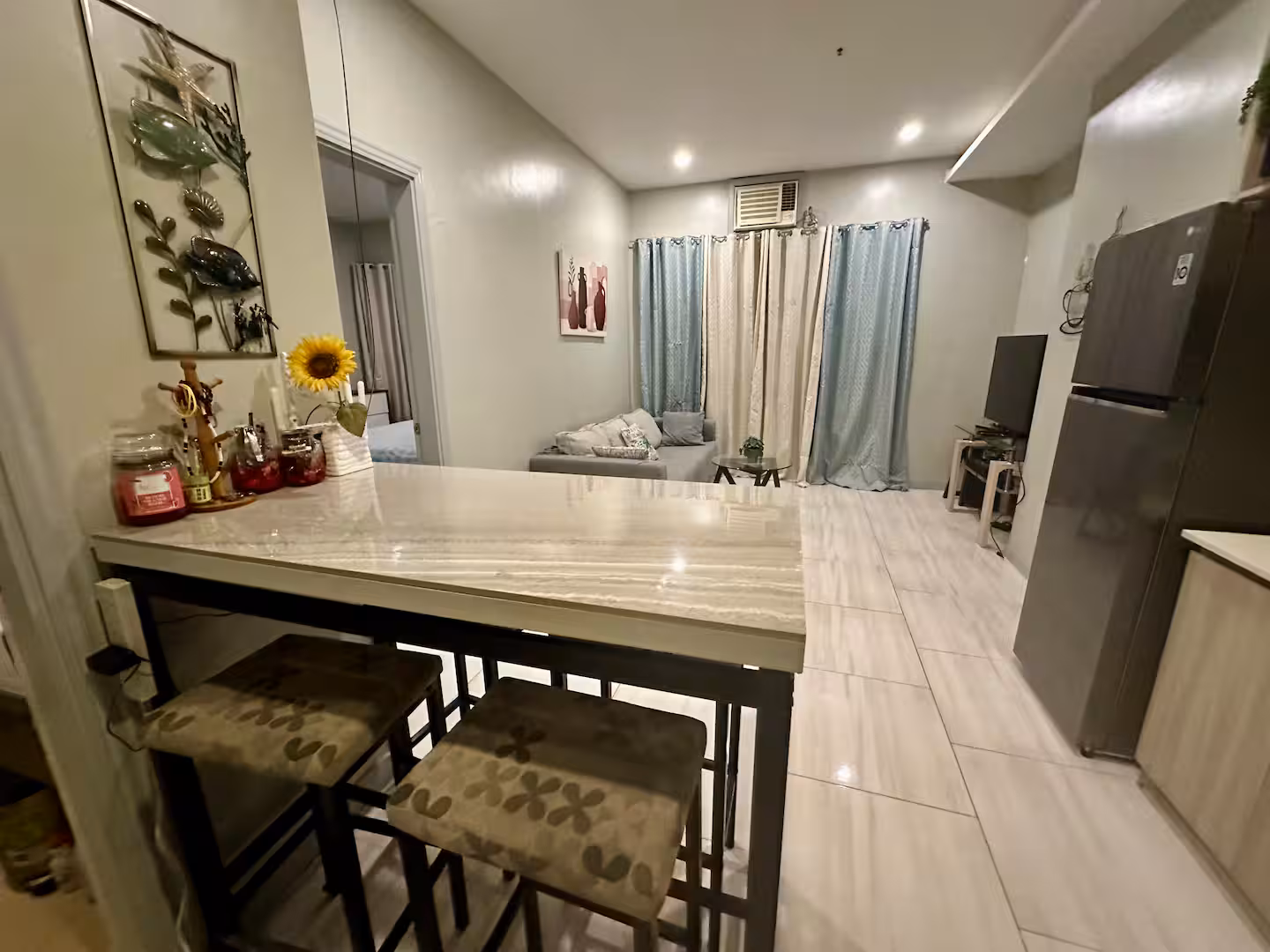trillium residences 1 bedroom condo dinning 1