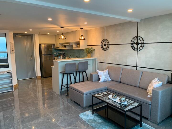 ultima view loft livingroom kitchen 2